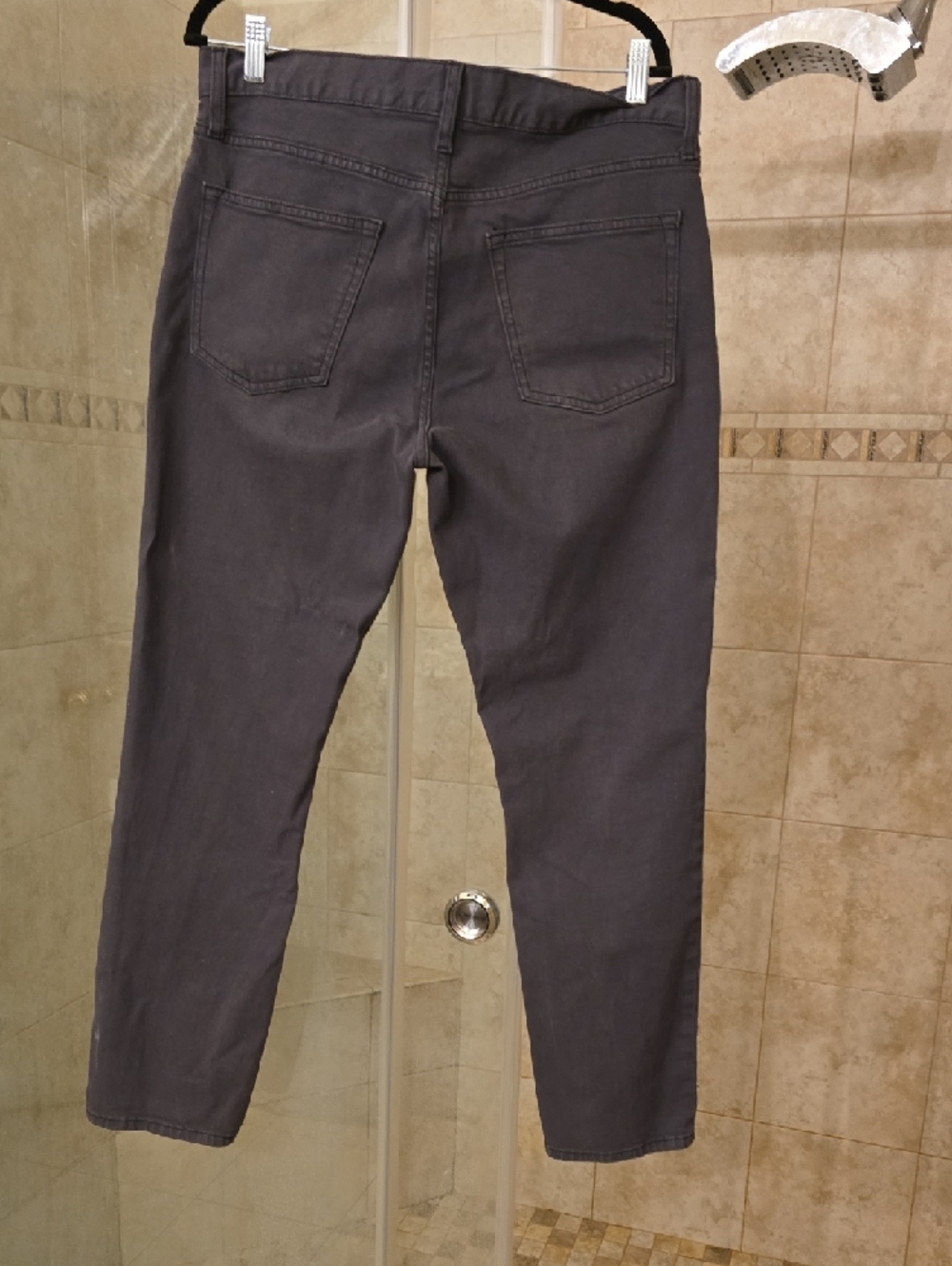 Old Navy Slim Straight Men’s Jeans in Charcoal - Picture 2 of 4